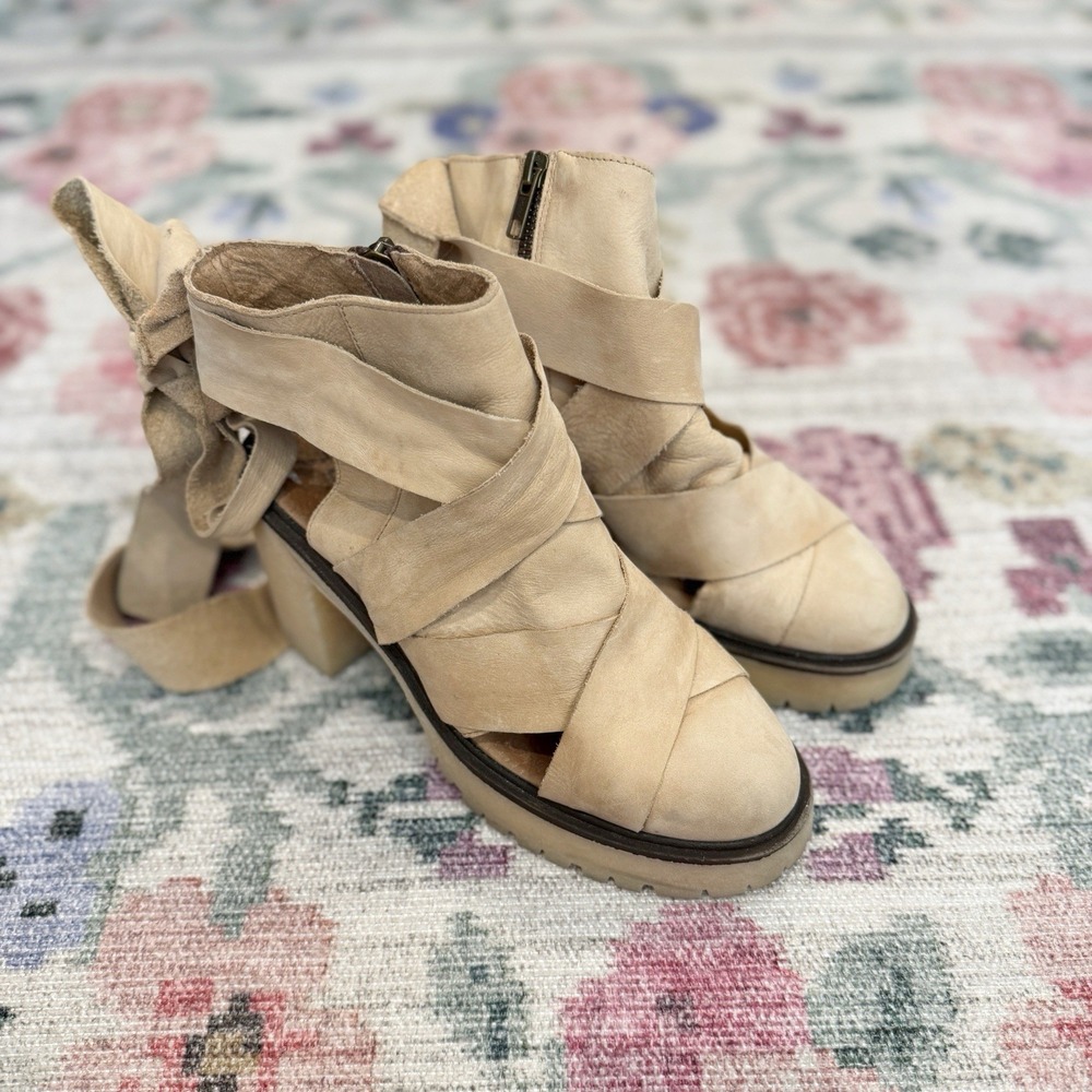 Rare Free People Taupe Wrap Leather Heeled Sandals